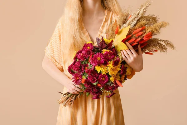 Young Woman Autumn Bouquet Color Background — Stock Photo, Image