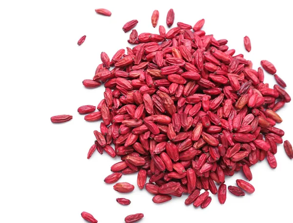 Beyaz arkaplanda kurumuş böğürtlen yığını