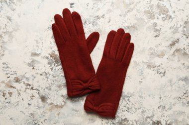 Grunge özgeçmişinde sıcak kadın eldivenleri