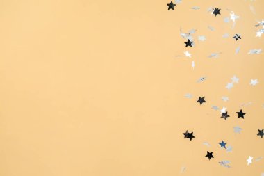 Bej arka planda güzel konfeti