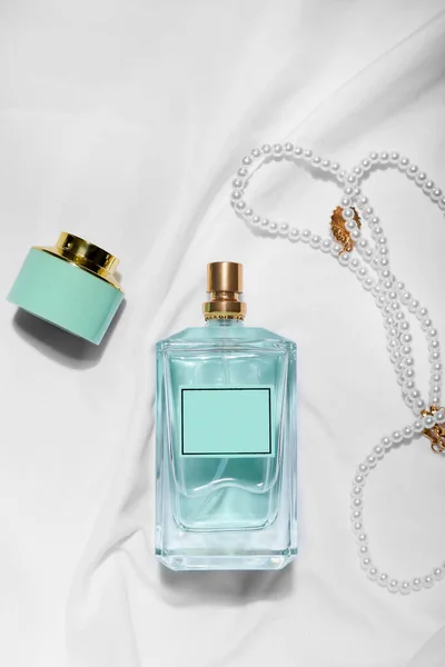 Opened Perfume Bottle Pearl Necklace White Fabric Background — Stock Photo, Image