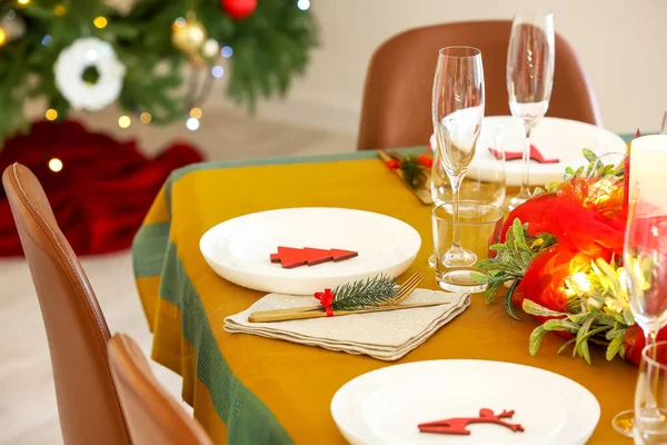 Tavolo Pranzo Con Allestimento Celebrazione Del Natale All Interno Primo — Foto Stock