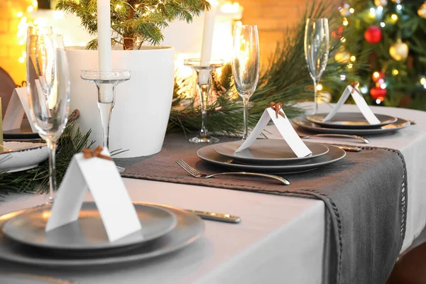 Matbord Med Vacker Inramning För Julfirande Och Tomma Kort Inomhus — Stockfoto