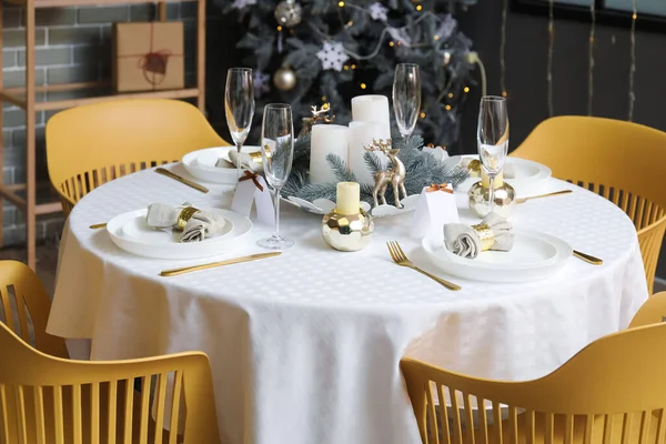 Matbord Med Dukning För Julfirande Inomhus — Stockfoto