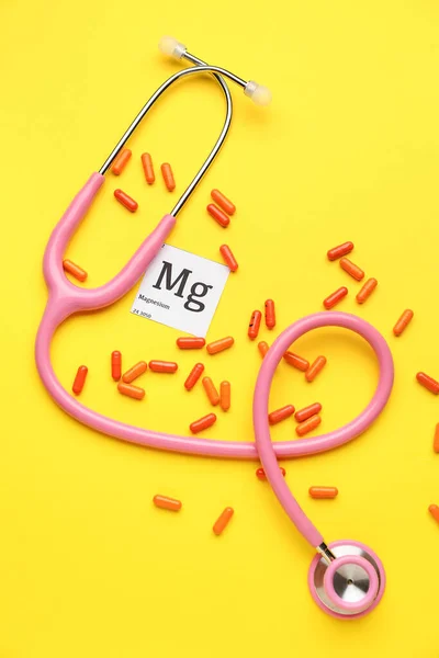 Magnesium Pills Stethoscope Yellow Background — Stock Photo, Image