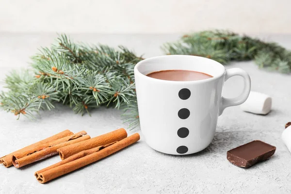 Tasse Mit Natürlicher Heißer Schokolade Auf Hellem Hintergrund — Stockfoto