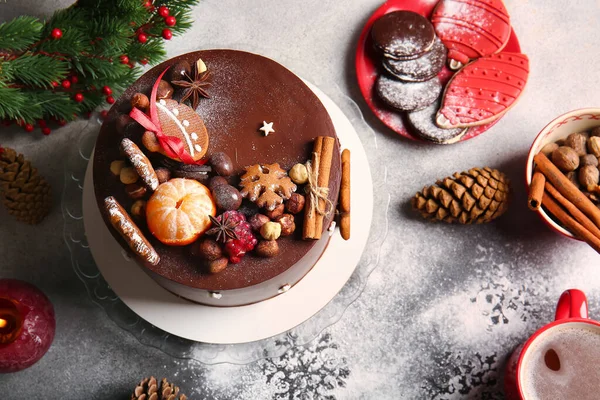 Composition Tasty Christmas Chocolate Cake Grey Background — Stock Photo, Image