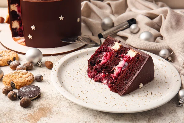 Plate Piece Tasty Christmas Chocolate Cake Light Background Closeup — Stock Photo, Image