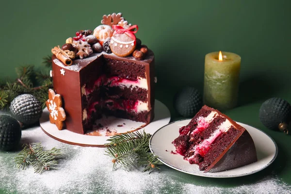 Plate Piece Tasty Christmas Chocolate Cake Green Background — Stock Photo, Image