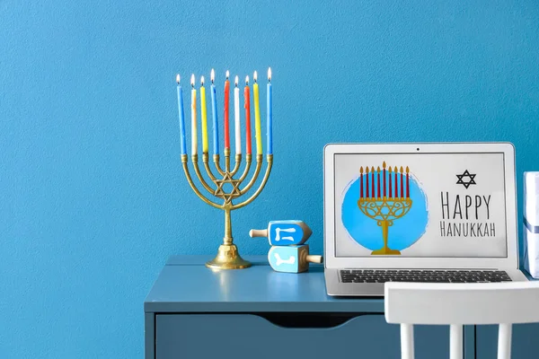Laptop Menorah Table Room Hanukkah Celebration — Stock Photo, Image