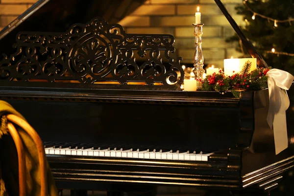 Beautiful Grand Piano Christmas Decor Room — Stock Photo, Image