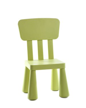 Beyaz arka planda bebek için sandalye