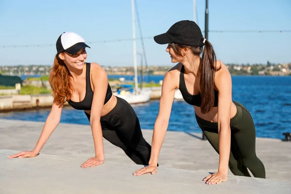 Sporty Young Women Doing Plank Outdoors — Stock Photo, Image