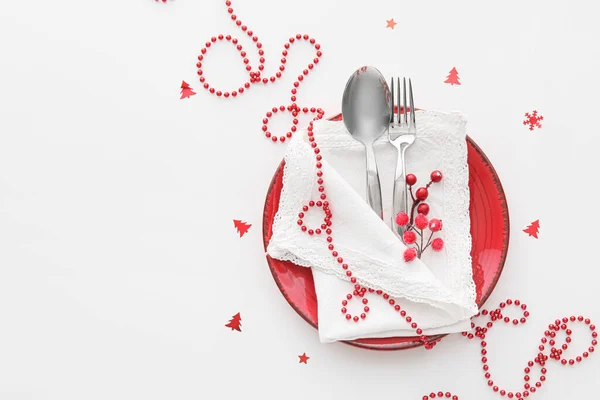 Schöne Weihnachten Tischdekoration Mit Dekor Auf Weißem Hintergrund — Stockfoto