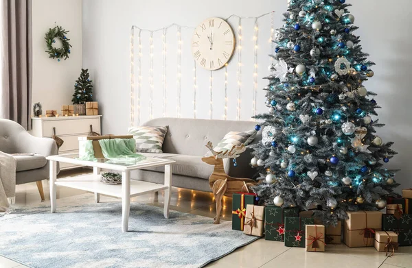 Interior Elegante Sala Estar Com Árvore Natal — Fotografia de Stock