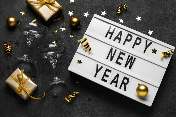 Board Text Happy New Year Glasses Christmas Decor Dark Background — Stock Photo, Image