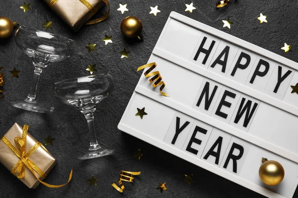 Board Text Happy New Year Glasses Christmas Decor Dark Background — Stock Photo, Image