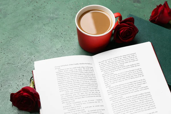 Cup Tasty Coffee Books Roses Green Background — Stock Photo, Image