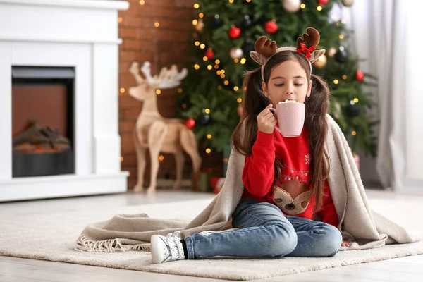 Funny Little Girl Drinking Hot Chocolate Home Christmas Eve — Stock Photo, Image