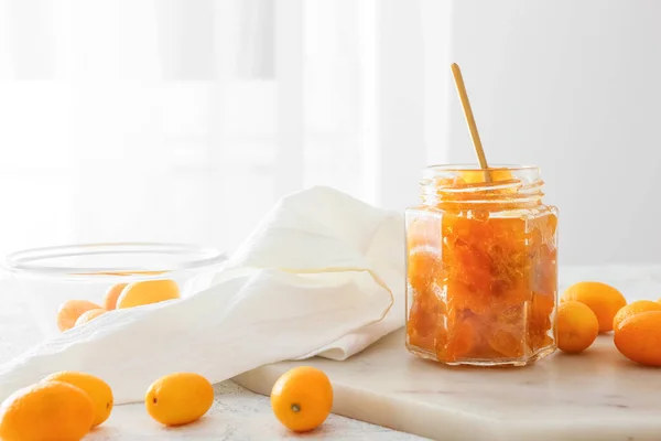 Tarro Sabrosa Mermelada Kumquat Frutas Frescas Mesa Cocina —  Fotos de Stock