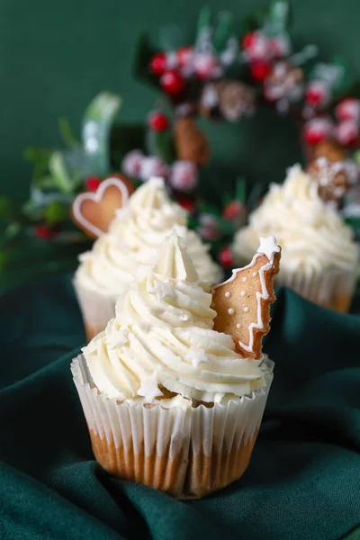 Delicious Christmas Cupcakes Green Background — Stock Photo, Image
