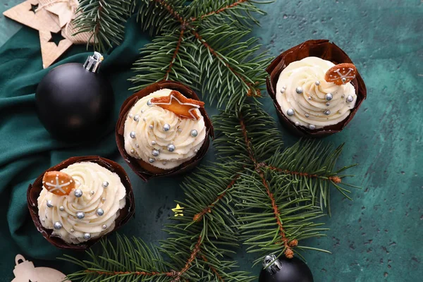 Delicious Cupcakes Christmas Balls Fir Branches Green Background — Stock Photo, Image