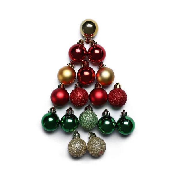 Beyaz Arka Plandaki Toplardan Yapılmış Noel Ağacı — Stok fotoğraf