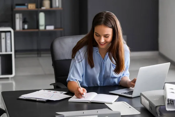 Young Woman Working Documents Office — Stock Photo, Image