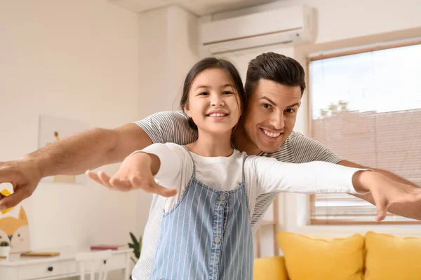 Happy Man His Little Daughter Dancing Home — Stock Photo, Image