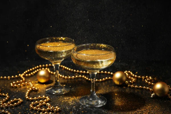 Glasses Champagne Glitters Christmas Decorations Dark Background — Stock Photo, Image