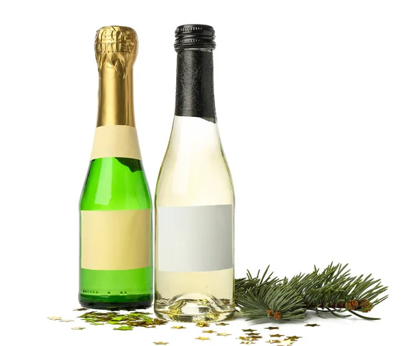 Flaskor Champagne Med Konfetti Och Gran Gren Vit Bakgrund — Stockfoto