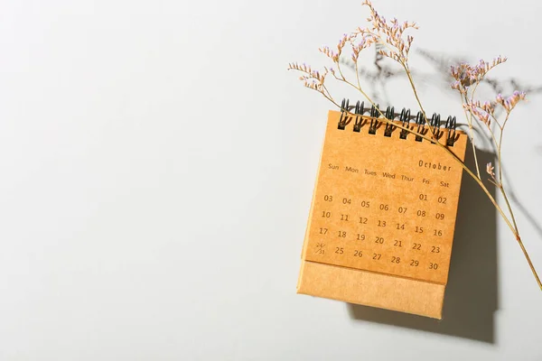 Calendario Ramo Artigianali Sfondo Grigio — Foto Stock