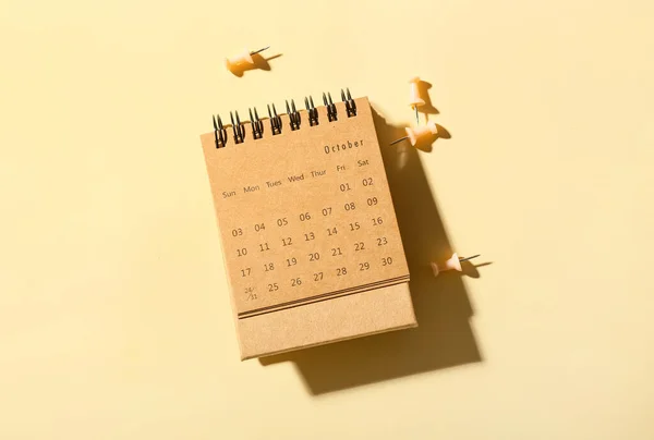 Craft Calendar Push Pins Bege Background — Fotografia de Stock