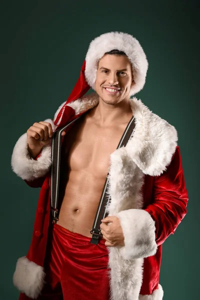 Sexy Junger Mann Weihnachtsmannkostüm Auf Dunklem Hintergrund — Stockfoto