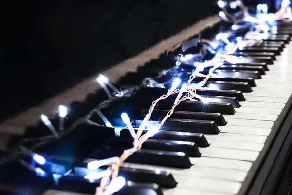 Lumières Incandescentes Sur Les Touches Piano Gros Plan — Photo