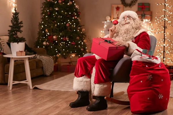 Père Noël Avec Cloche Boîte Cadeau Dans Chambre Soir Noël — Photo