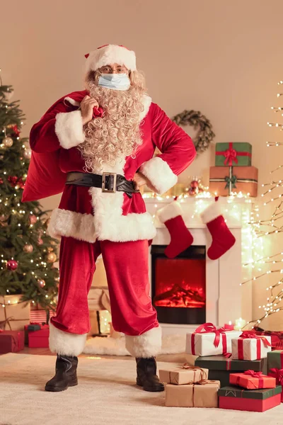 Święty Mikołaj Maską Medyczną Torbą Pokoju Wigilię Bożego Narodzenia — Zdjęcie stockowe