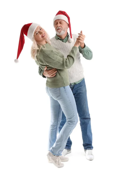 穿着白色背景的圣诞帽快乐地跳舞的成熟夫妇 — 图库照片