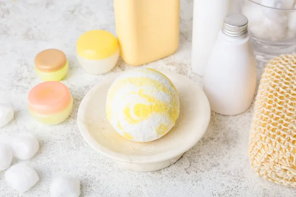 Bowl Bath Bomb Cosmetics Cotton Balls Light Background Closeup — Stock Photo, Image