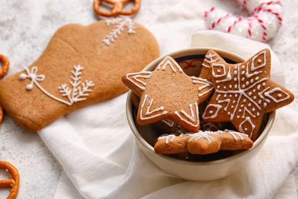 Bowl Tasty Gingerbread Cookies Light Background — Stock Photo, Image