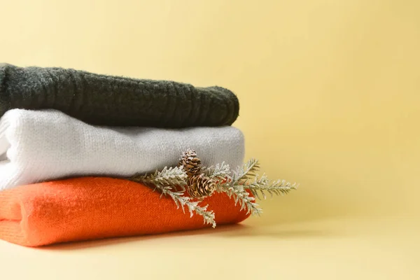Stack Sweaters Fir Tree Branch Color Background — Stock Photo, Image