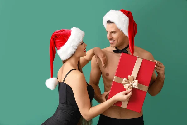 Sexy Young Couple Underwear Christmas Gift Color Background — Stock Photo, Image