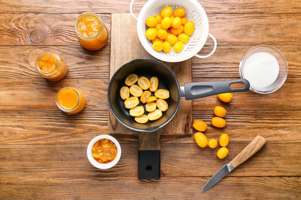 Masada lezzetli kumkat reçeli hazırlıyorum.