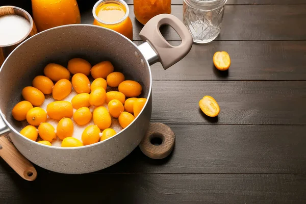 Masada lezzetli kumkat reçeli hazırlıyorum.