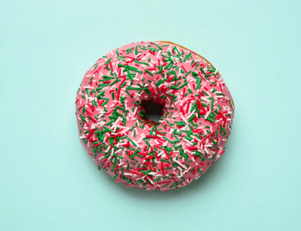 Sabroso Donut Navidad Sobre Fondo Azul —  Fotos de Stock