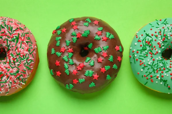 Tasty Christmas Donuts Green Background Closeup — Stock Photo, Image