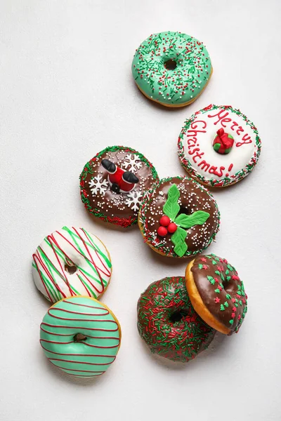 Diferentes Rosquillas Sabrosas Navidad Sobre Fondo Blanco — Foto de Stock