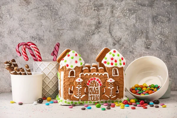 Beautiful Gingerbread House Treats Table — Stock Photo, Image