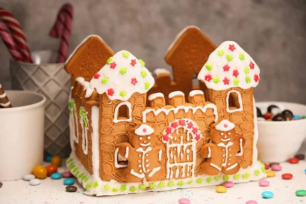 Beautiful Gingerbread House Treats Table — Stock Photo, Image
