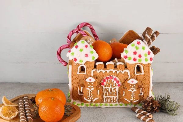 Beautiful Gingerbread House Treats Tangerines Table — Stock Photo, Image
